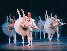 Балерина Ульяна Лопаткина выступает на сценах лучших и самых знаменитых театров